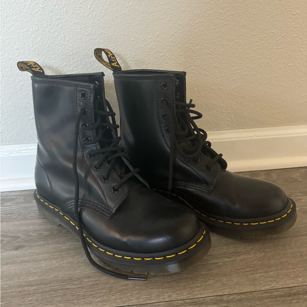 Dr Martens 1460 Women’s Smooth Leather Lace Up Boots size 8